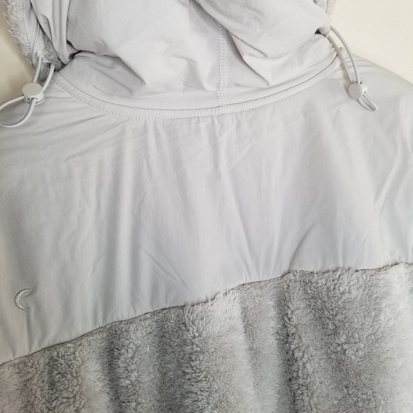 ZYIA Storm Sherpa Block Zipper Teddy Bear Hooded Jacket in Light Gray - Picture 9 of 11